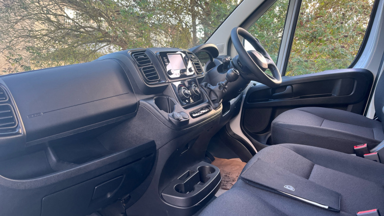 Peugeot Boxer 3500 L2 Diesel 2.2 BlueHDi 140 H1 Van Professional